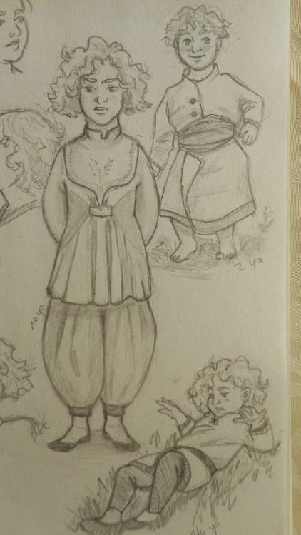 foolsfantasies:Full-page Bee sketches… 