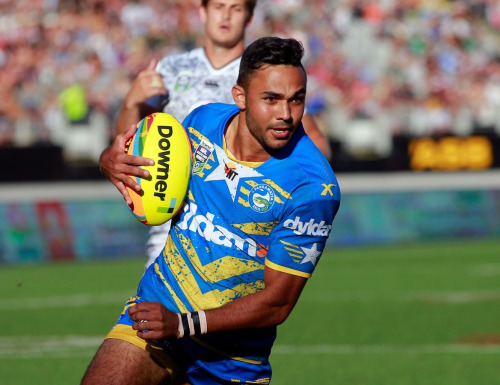 roscoe66:  Parramatta Eels at the Auckland Nines. Love their new kit.