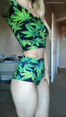ginger–banks:  My 420 outfit :D  Love