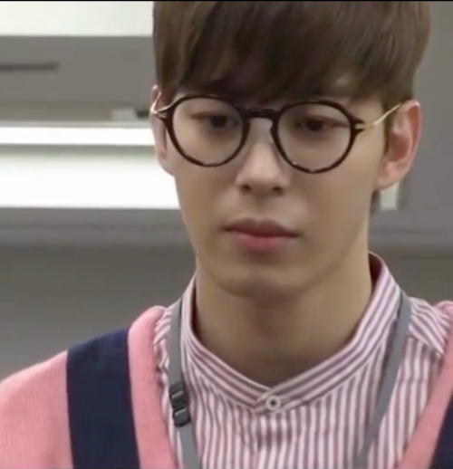 WE LOVE AND APPRECIATE GLASSES HANA-KAZE PINK OUTFIT HONGBIN