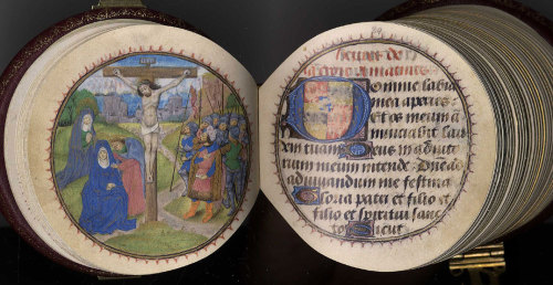 mediumaevum:Inside the Codex Rotundus lays a 266 page book of hours in Latin and French.The manuscri