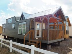 tinyhousetown:  Comal Cabin (399 sq ft) 