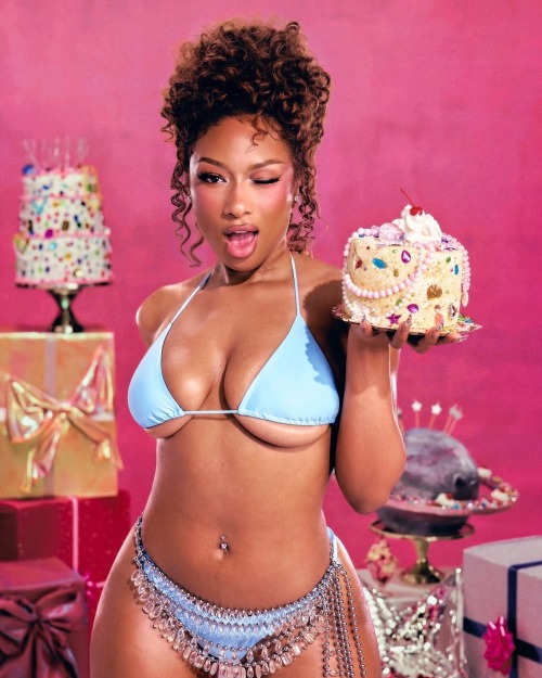 Miss Feburary 🎉🍰💝