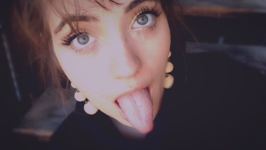 hornythickkitten:  nut all over my face 