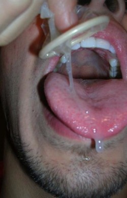 kinkybtmguy:  tshtrainer:  Leftovers www.tshtrainer.tumblr.com  I love to eat a fresh load from a rubber!