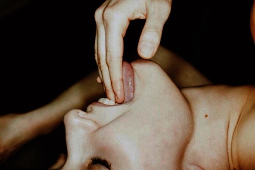 mirabile-dictus:  “L'orgasmo… è carne satura di pensiero.” Amélie Nothomb 