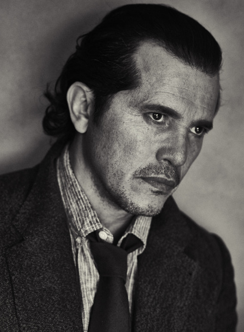 edenliaothewomb:  John Leguizamo, photographed by Christian Anwander for INTERVIEW, May 2016. 