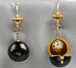 maudelynn:  Victorian “coach cover” earrings