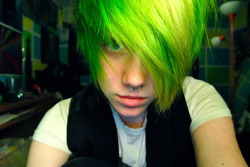 cute-colored-hair:  COLORED HAIR BLOG ♥