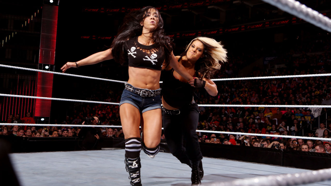 ajpunkfans:  RAW 25th March, 2013 HQ Digitals: Kaitlyn vs. AJ Lee  Finally a diva&rsquo;s