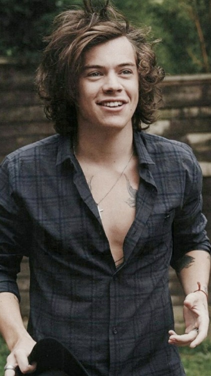 boo-lockscreens: Harry Styles • like or reblog if you use/save • follow me for more locksc