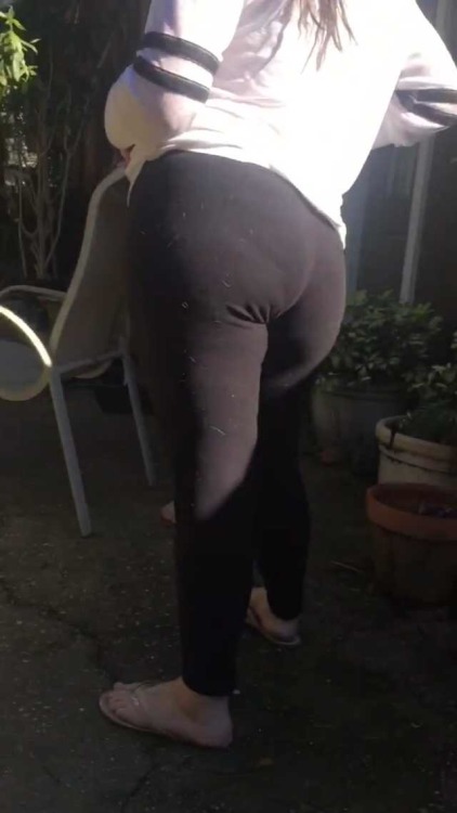 teenasscreeper: Teen ass in leggings! Go watch the video!