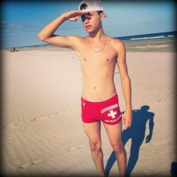 r99scapeking:  Wildwood lifeguard. 🎉 #gay #bootyshorts #beach 