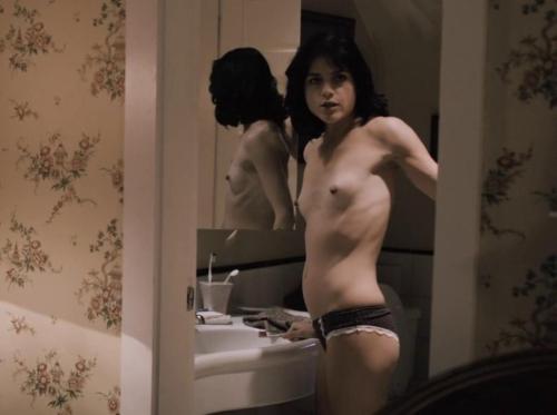 nudecelebsblog:  Selma Blair Nude
