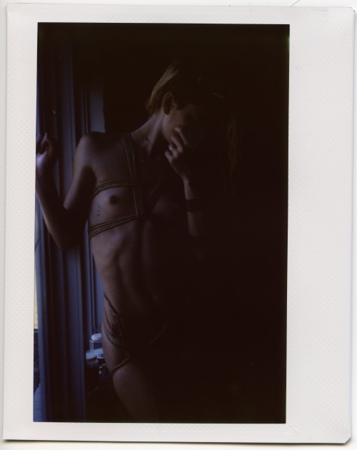 dark-xs:  camdamage:  15$ instax | contact porn pictures