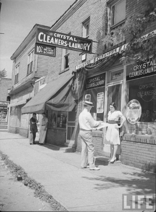 Census taker in South Bend, Indiana(Hansel Mieth. 1939)