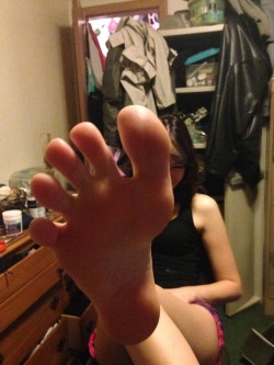 karathefootgoddess:  my kara what long toes