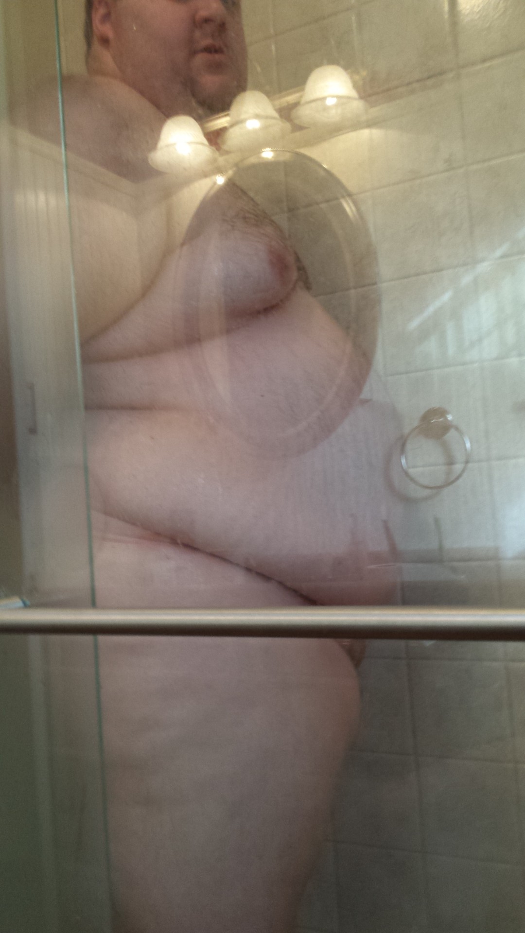 smother-me-in-ur-blubber:  roxaspanda:  Got some nice views before I took a shower,