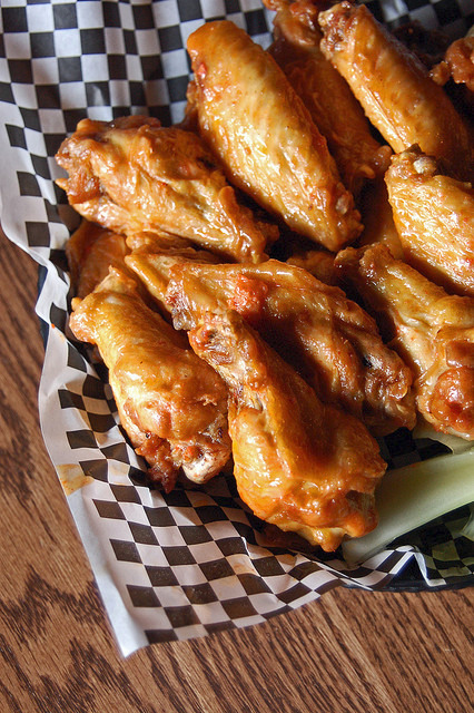 verticalfood:  Wings (by Matt DeTurck)