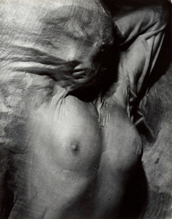 kradhe:   Erwin Blumenfeld- Nude Under Wet Silk, Paris, circa 1937  