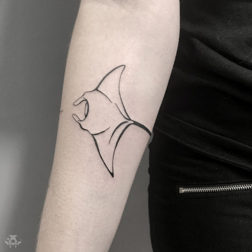 Minimalist manta ray for my best friend back from our uni days