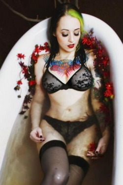 inked-dollz:Inked girl http://inked-dollz.tumblr.com/