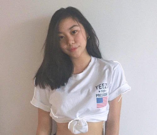 sgxmmsatisfaction:  I just get so turned on by girls who deliberately wear tight-fitting white tops so that they can flaunt their nice perky tits in public. Fap away guys!