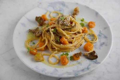 Fresh, seasonal ingredients are the secret to this vegetarian pasta dish.Collezione Spaghetti with B