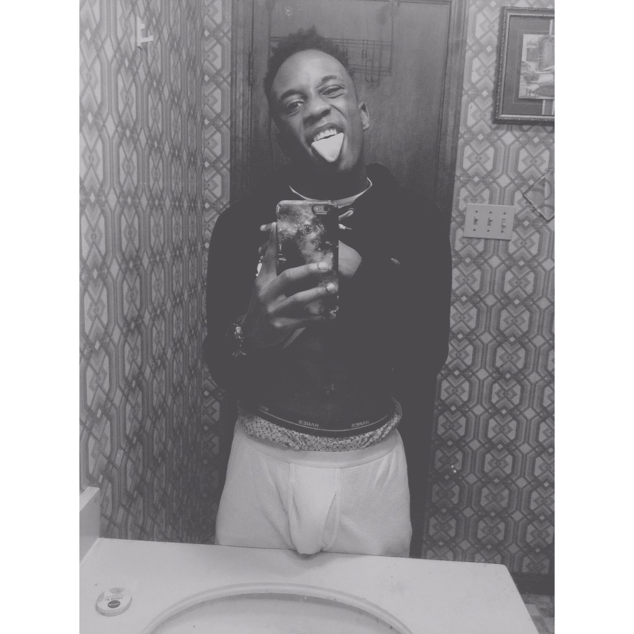 vibewitvon:  If you wondering how i look  Kik:code.innee Ig:codeinee 