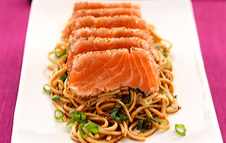in-my-mouth:  Salmon Tataki with Noodles