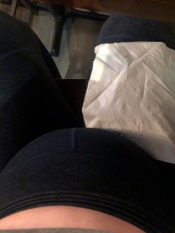 goodgirlgrow:UM 💦💦💦 I just tucked my napkin under my belly without thinking.