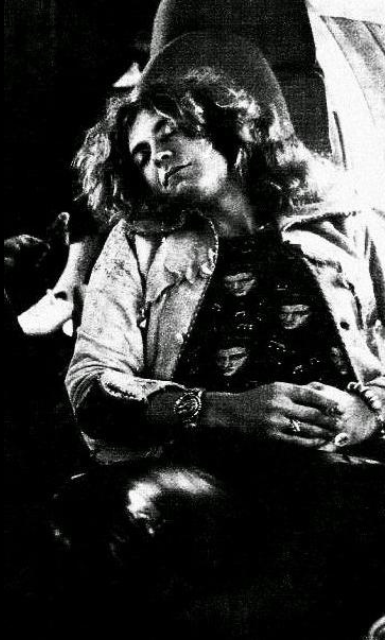 save-me-from-the-gallows-pole:  Sleepy Zeppelin porn pictures