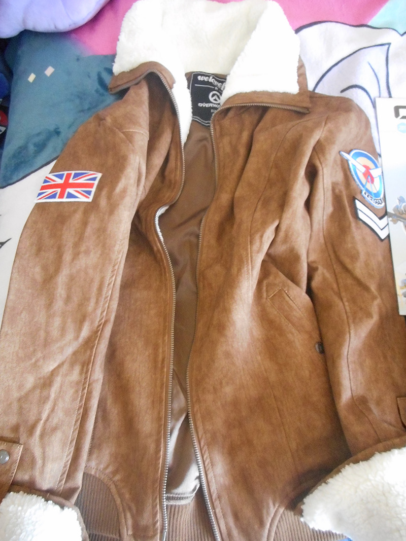Ahhhh so I just got a package from @dartty and tfw she gets you Tracer’s jacket