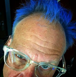 pan1c1ng:  ALTON DYED HIS HAIR BLUE AND I
