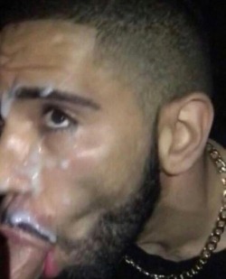 mansweat:  Drake sucking dick