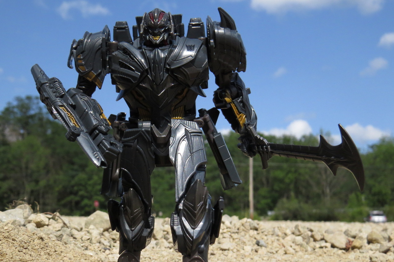 doubledealer93: Megatron outside