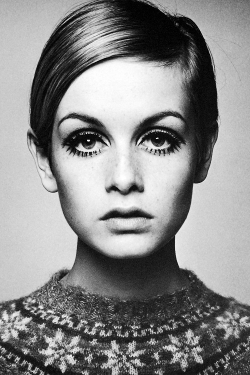 vintagegal:  Twiggy photographed by Barry Lategan, 1966 