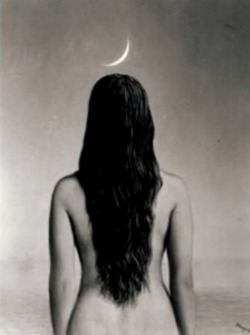  Photograph of La robe du soir by René Magritte