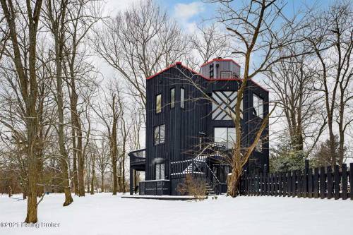 diomedrian:magicalandsomeweirdhometours:This is “The Thicket House” in Kentucky. It has lots of wood