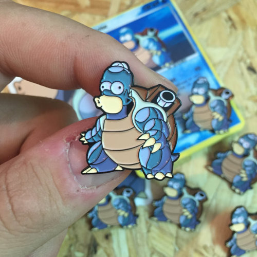 welele:  logoside:  THUMBS, en Etsy.  Incumplen derechos de imagen por dos y por eso te gustan el doble