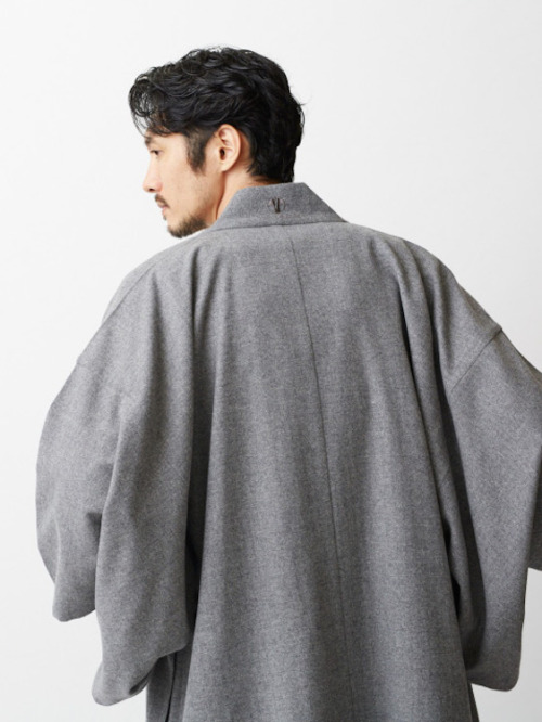 plasmalogical: monster-hugs: mymodernmet: Traditional Samurai Jackets Are Making a Chic, Sophisticat