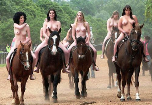 Sex groupsofnakedgirls:  Lady Gadiva Riders from pictures