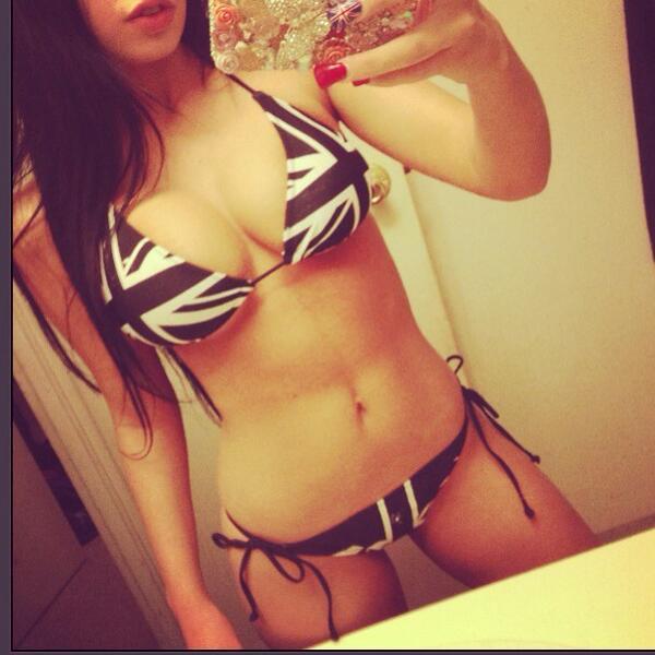 amateur-implant-pics:  ParisRoxanne0