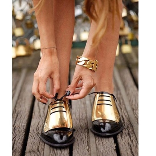 Who needs a pair?  @fashion_beaux #shoelove #Stylefiles #Gold #Black #Lows #Shoegasm #2frochicks