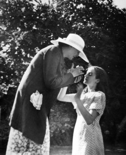wavingtovirginia:  Virginia Woolf &amp; Angelica Vanessa Garnett  photographed by Ramsey &amp; Muspratt, 1932. 