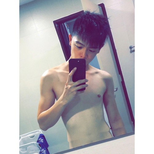 sgnottiboys: 6sg: hawtstuffsg: This. Skinny kid. 6sg.tumblr.com/archive go down somemore?