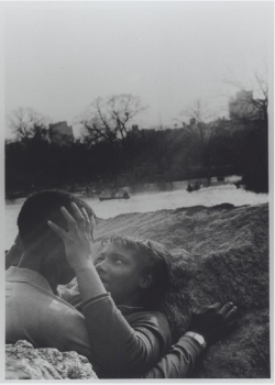 gueule-de-loupviolette:Ralph Gibson - Lovers,