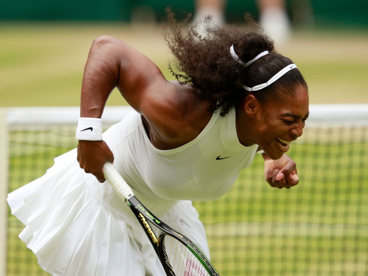 nerd-utopia:  Serena Williams beats Angelique Kerber 7-5, 6-3 in Wimbledon final