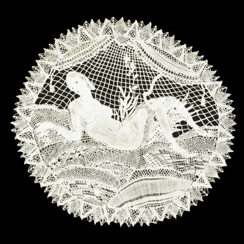 txt:Bobbin lace by Dagobert Peche of the Wiener Werkstätte, c. 1925