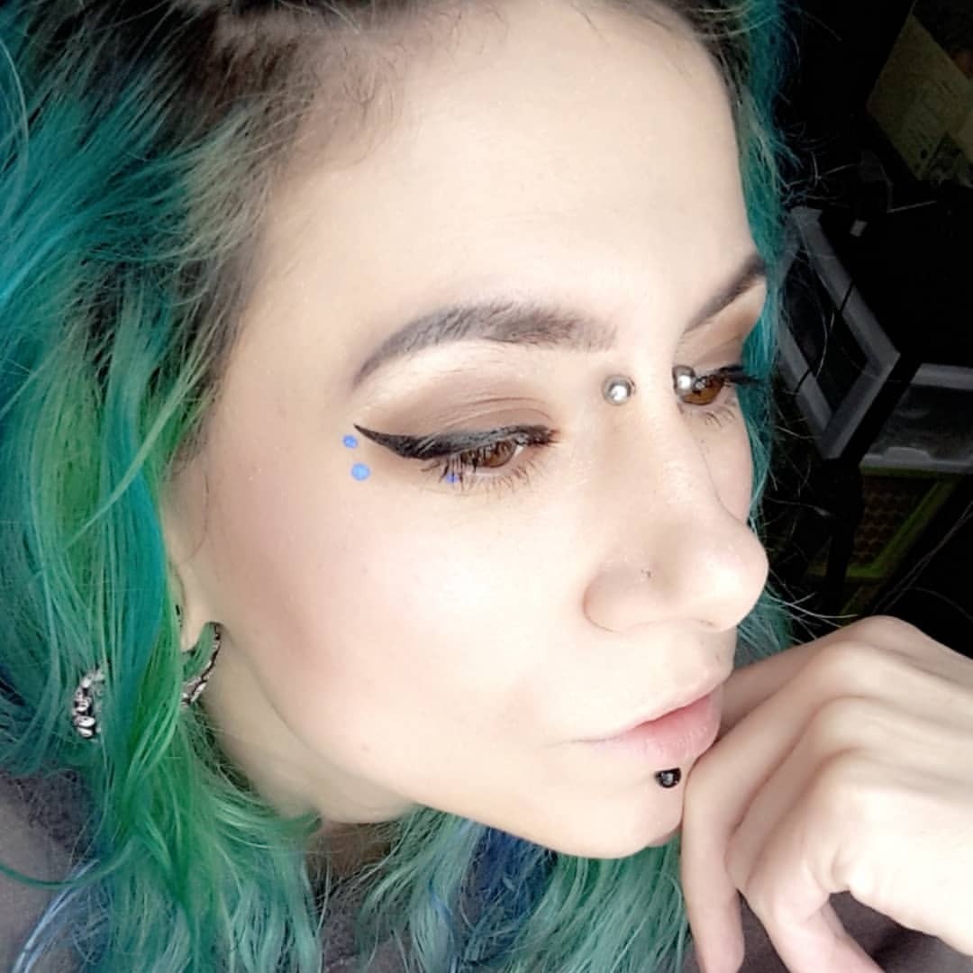 🐱🐱🐱 #piercedgirls #canadian #punkycolour #arcticfoxhaircolor #altmodel #alternativegirl